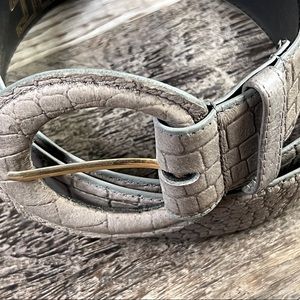 Genuine leather alligator stamped textured pattern